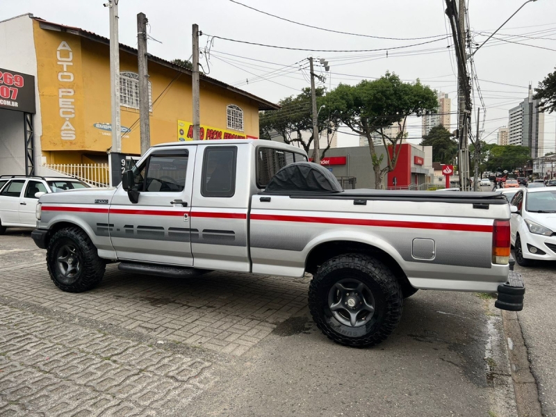 Ford F-1000 Super Diesel CE 3.9