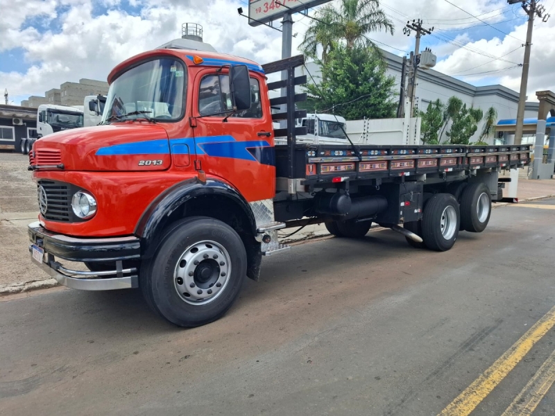 MERCEDES-BENZ L-2013 3-Eixos 2p (diesel)