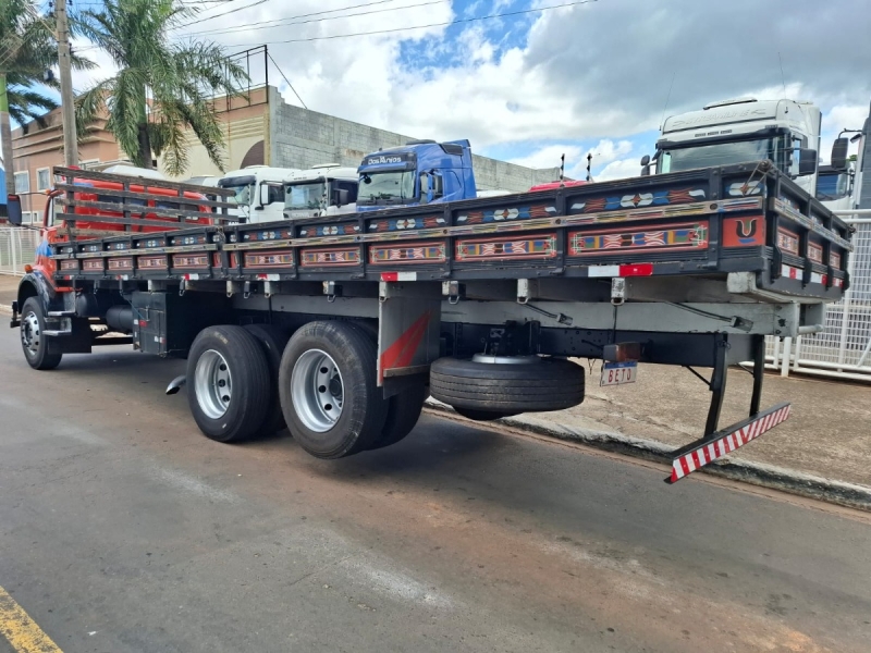 MERCEDES-BENZ L-2013 3-Eixos 2p (diesel)