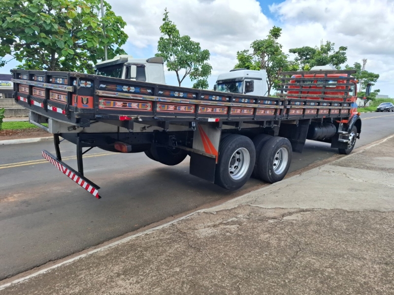 MERCEDES-BENZ L-2013 3-Eixos 2p (diesel)