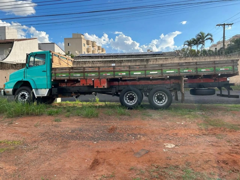 MERCEDES-BENZ L-1618 3-Eixos 2p (diesel)