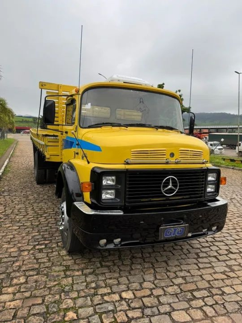MERCEDES-BENZ L-2013 3-Eixos 2p (diesel)
