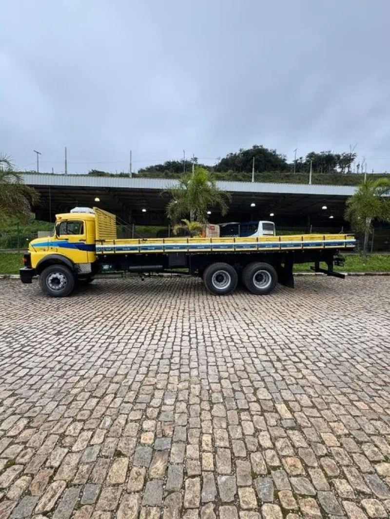 MERCEDES-BENZ L-2013 3-Eixos 2p (diesel)