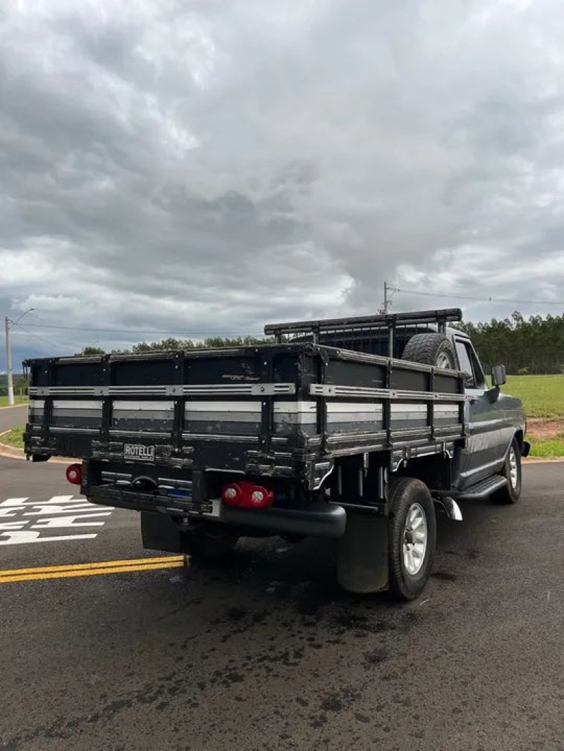 Ford F1000 diesel MWM