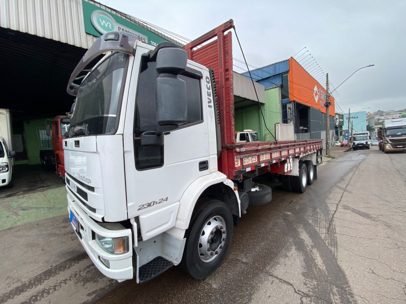 IVECO EUROCARGO 230-E22 3-Eixos 2p (diesel)