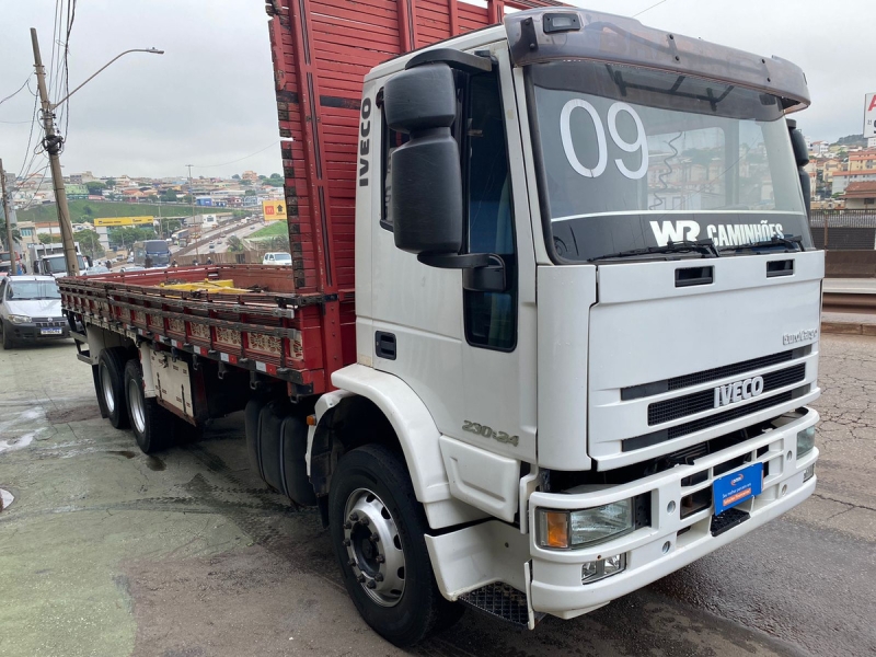 IVECO EUROCARGO 230-E22 3-Eixos 2p (diesel)