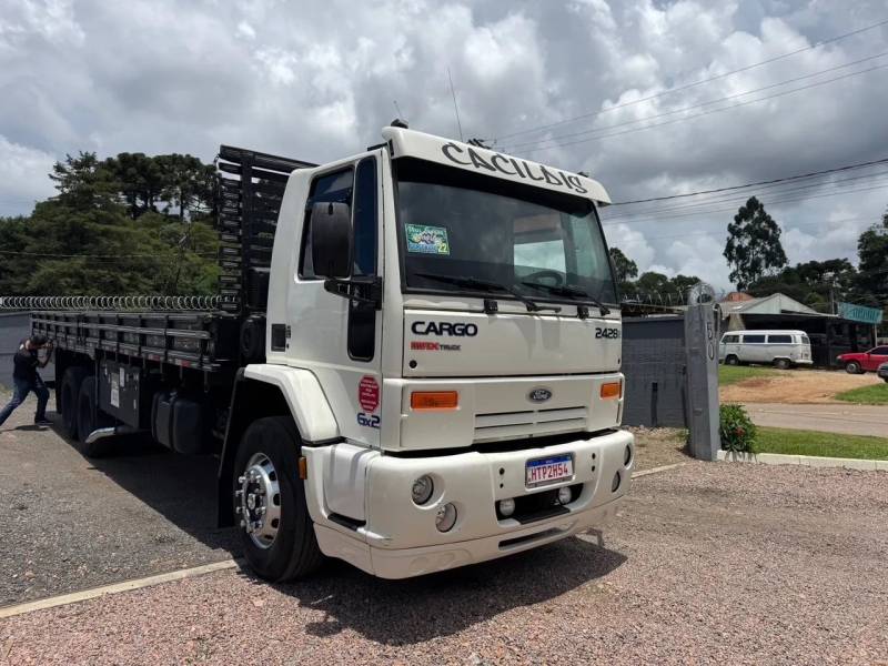 FORD CARGO 2428 E T 3-Eixos 2p (diesel)