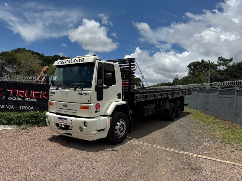 FORD CARGO 2428 E T 3-Eixos 2p (diesel)