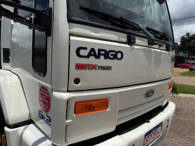 FORD CARGO 2428 E T 3-Eixos 2p (diesel)