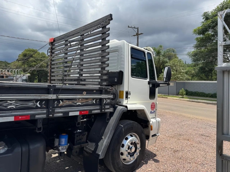 FORD CARGO 2428 E T 3-Eixos 2p (diesel)