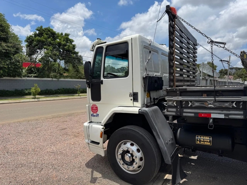 FORD CARGO 2428 E T 3-Eixos 2p (diesel)