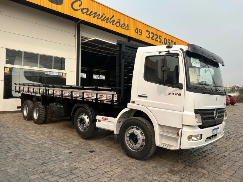 MERCEDES-BENZ Atego 2428 3-Eixos 2p (diesel)