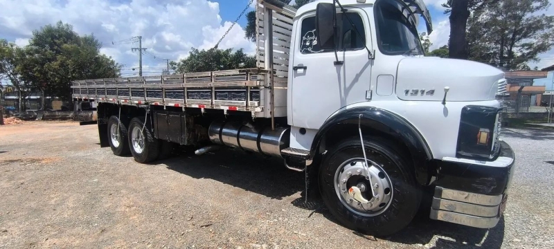 MERCEDES-BENZ L-1314 3-Eixos 2p (diesel)