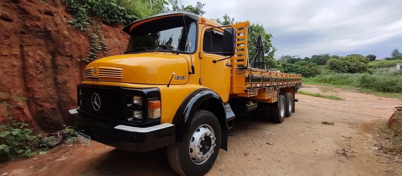 MERCEDES-BENZ L-1313 3-Eixos 2p (diesel)