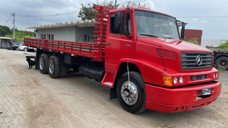 MERCEDES-BENZ L-2318 3-Eixos 2p (diesel)