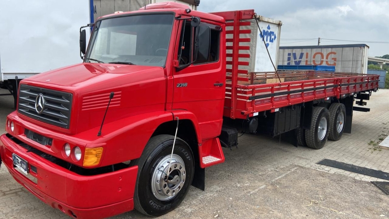 MERCEDES-BENZ L-2318 3-Eixos 2p (diesel)