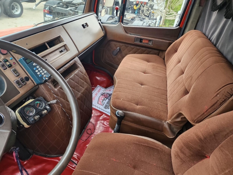 MERCEDES-BENZ L-2318 3-Eixos 2p (diesel)