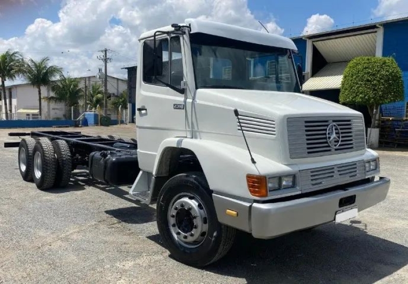 MERCEDES-BENZ L-2318 6x4 3-Eixos 2p (diesel)