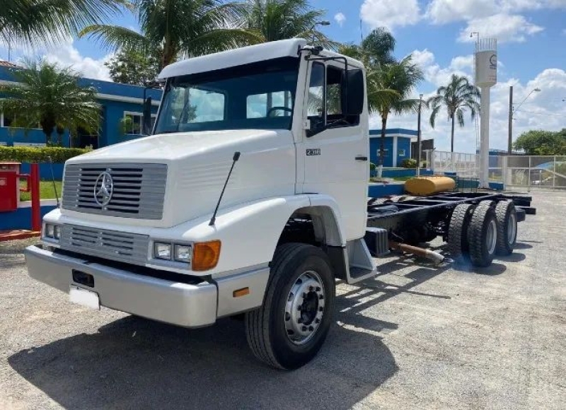 MERCEDES-BENZ L-2318 6x4 3-Eixos 2p (diesel)
