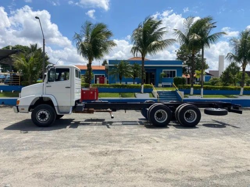 MERCEDES-BENZ L-2318 6x4 3-Eixos 2p (diesel)