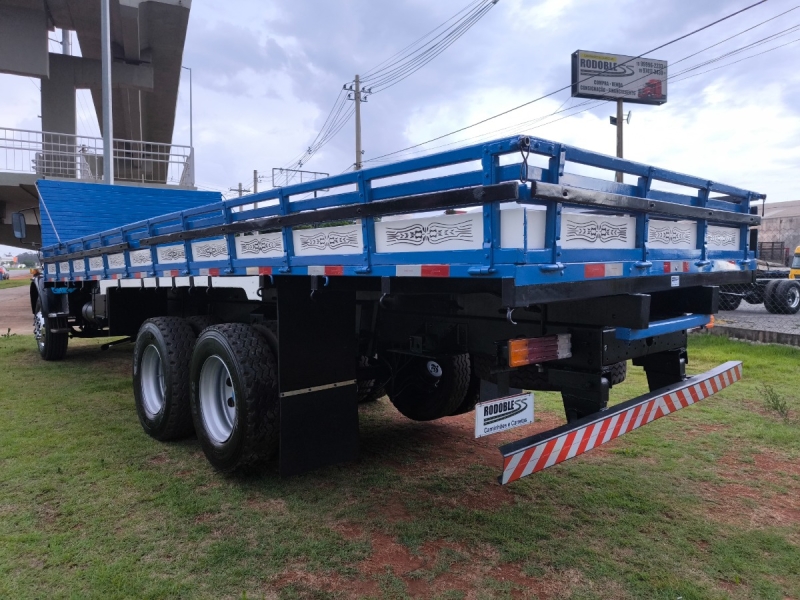 MERCEDES-BENZ L-1513 3-Eixos 2p (diesel)