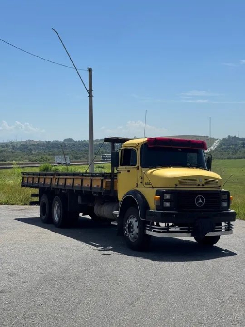 MERCEDES-BENZ L-2013 3-Eixos 2p (diesel)