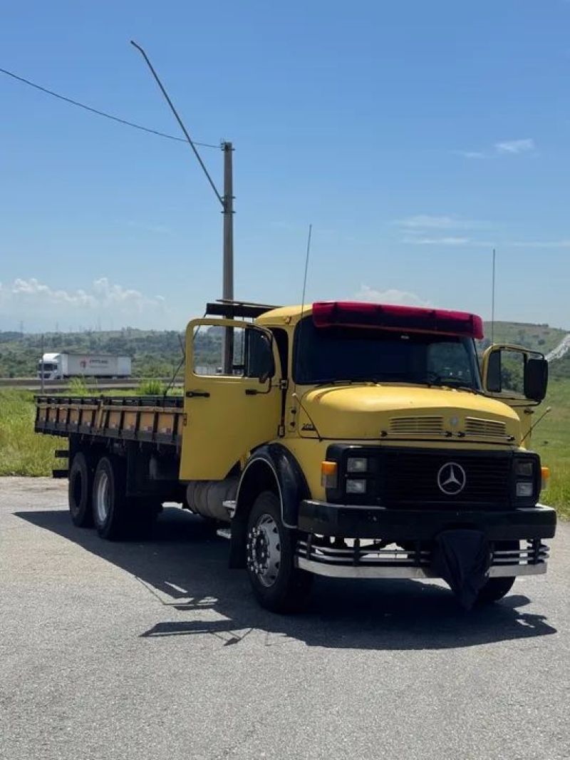 MERCEDES-BENZ L-2013 3-Eixos 2p (diesel)