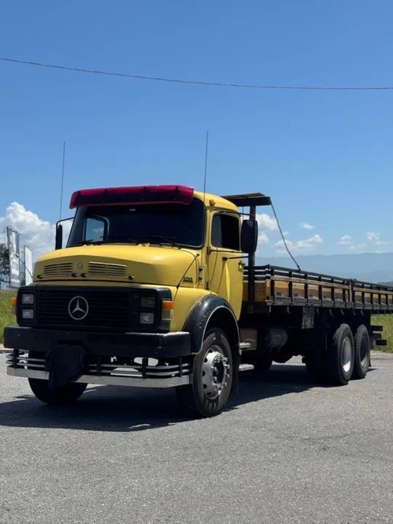 MERCEDES-BENZ L-2013 3-Eixos 2p (diesel)