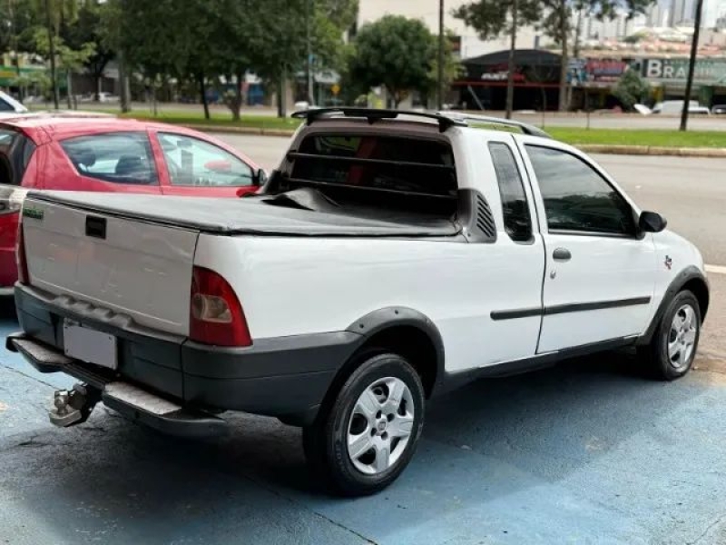 Fiat Strada Trekking 1.6 16V Flex CE