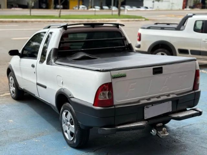 Fiat Strada Trekking 1.6 16V Flex CE