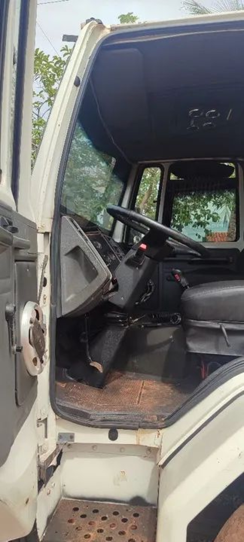 FORD CARGO 1415 3-Eixos 2p (diesel)