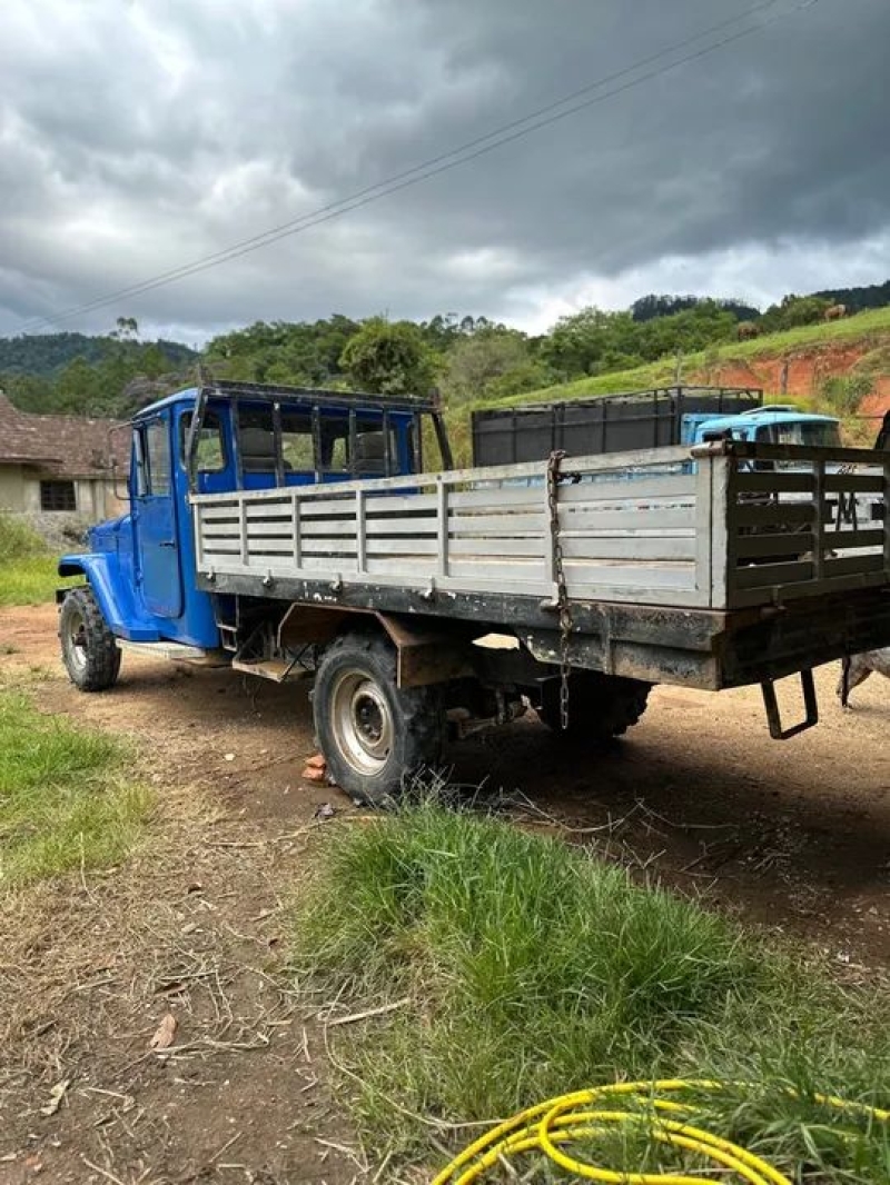Toyota Band.Jipe Cap.de Aço Chas. Longo Diesel