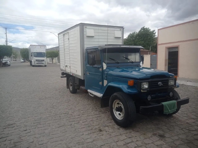 Toyota Band.Jipe Cap.de Aço Chas. Longo Diesel