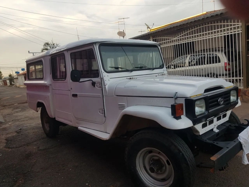 Toyota Band.Picape CD 2p Chassi Longo Diesel