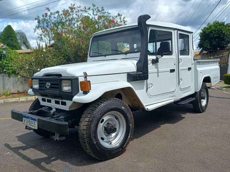 Toyota Band.Picape CD 4p Chassi Longo Diesel