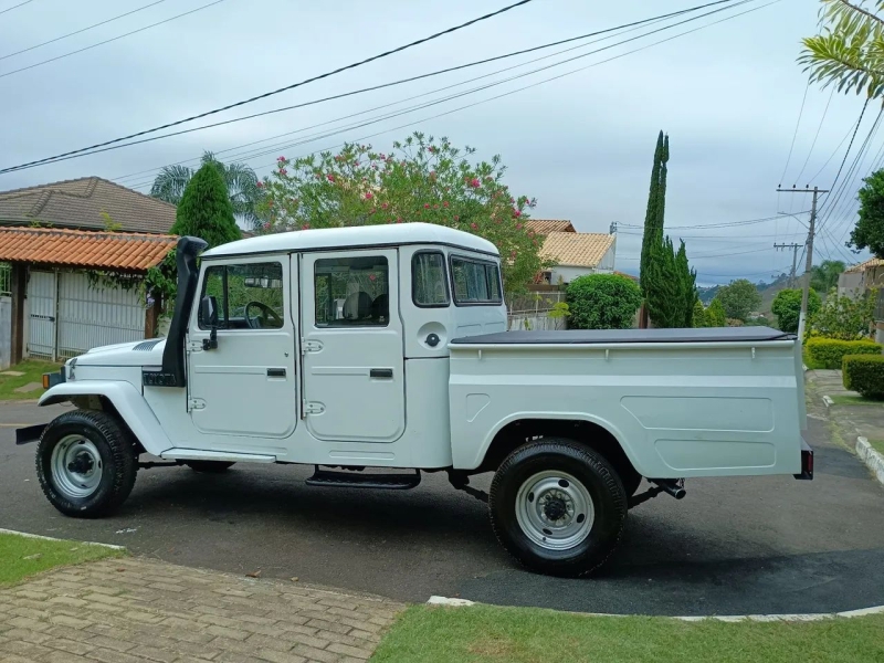 Toyota Band.Picape CD 4p Chassi Longo Diesel