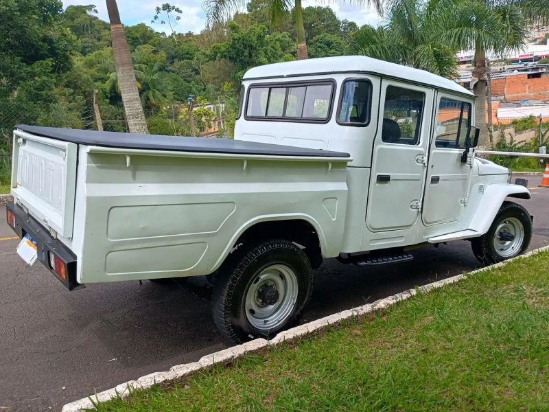 Toyota Band.Picape CD 4p Chassi Longo Diesel
