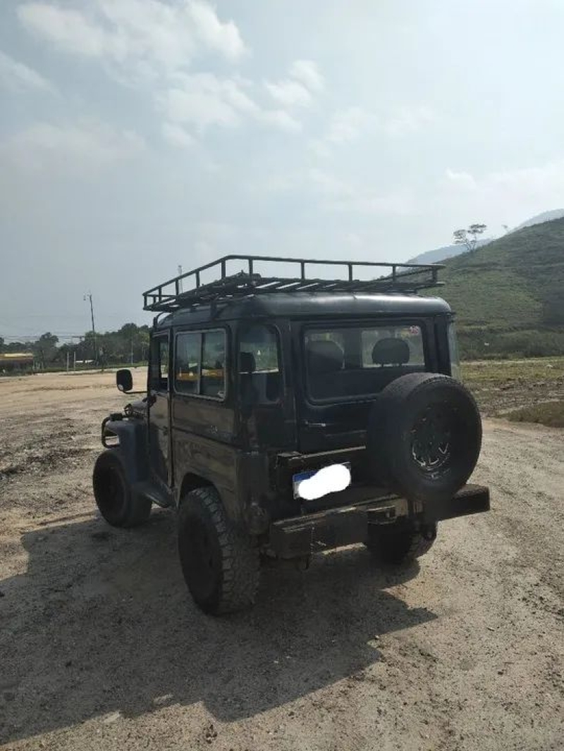 Toyota Band.Jipe Cap.de Aço Chas. Curto Diesel