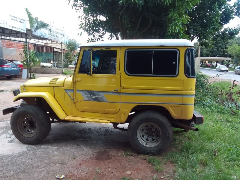 Toyota Band.Jipe Cap.de Aço Chas. Curto Diesel