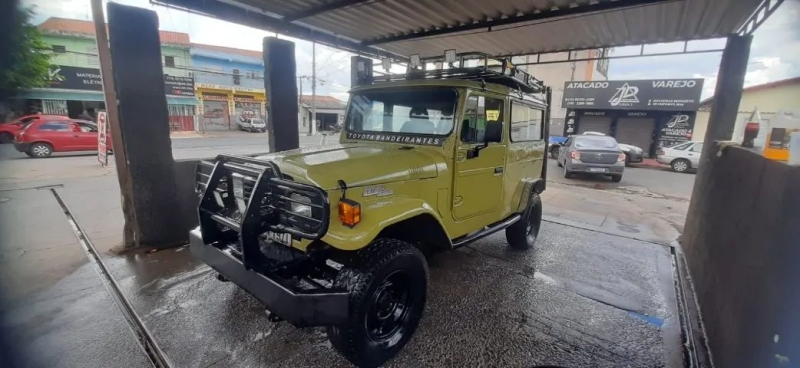 Toyota Band.Jipe Cap.de Aço Chas. Longo Diesel