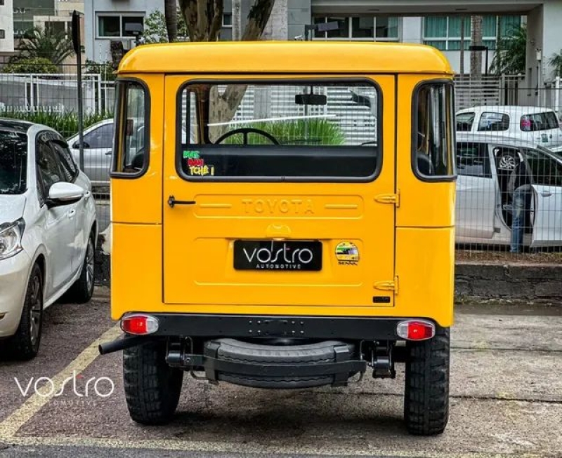 Toyota Band.Jipe Cap.de Aço Chas. Curto Diesel