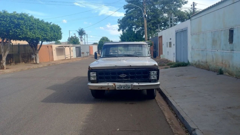 Ford F1000 diesel MWM