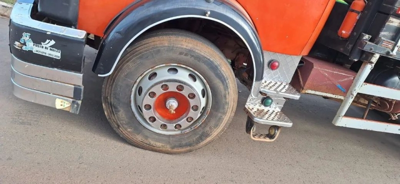 MERCEDES-BENZ L-1113 3-Eixos 2p (diesel)