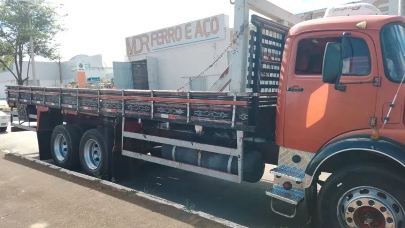 MERCEDES-BENZ L-1113 3-Eixos 2p (diesel)
