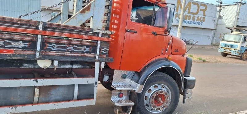MERCEDES-BENZ L-1113 3-Eixos 2p (diesel)