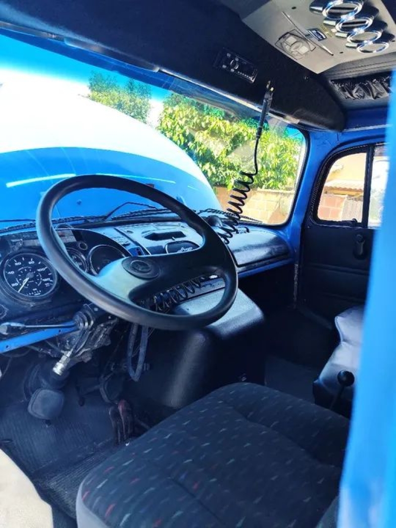 MERCEDES-BENZ L-1519 3-Eixos 2p (diesel)