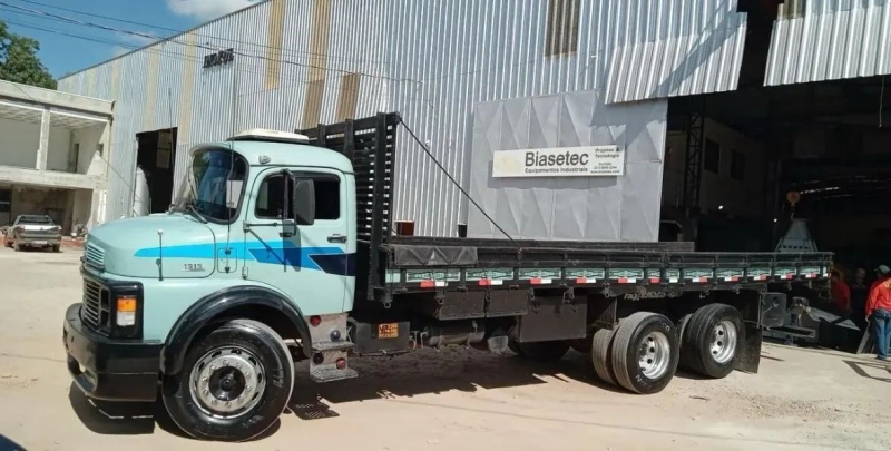 MERCEDES-BENZ L-1313 3-Eixos 2p (diesel)