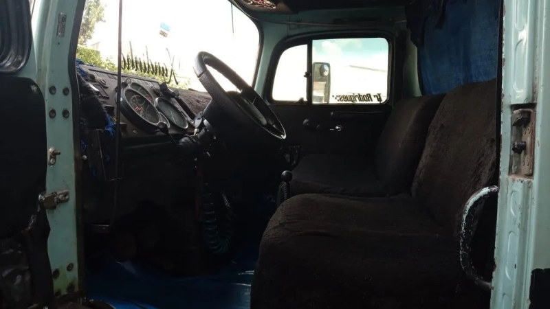 MERCEDES-BENZ L-1313 3-Eixos 2p (diesel)