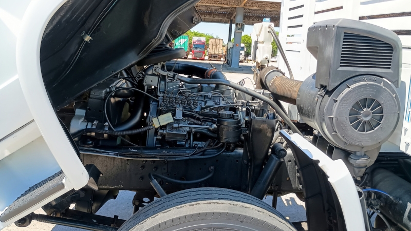 VOLKSWAGEN 17-210 3-Eixos 2p (diesel)