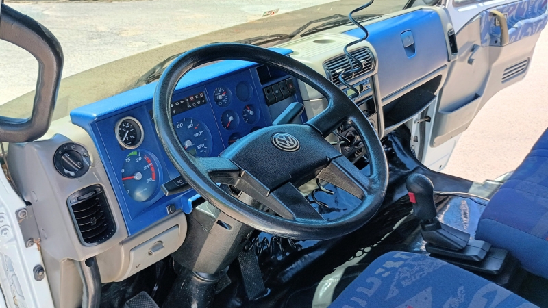 VOLKSWAGEN 17-210 3-Eixos 2p (diesel)